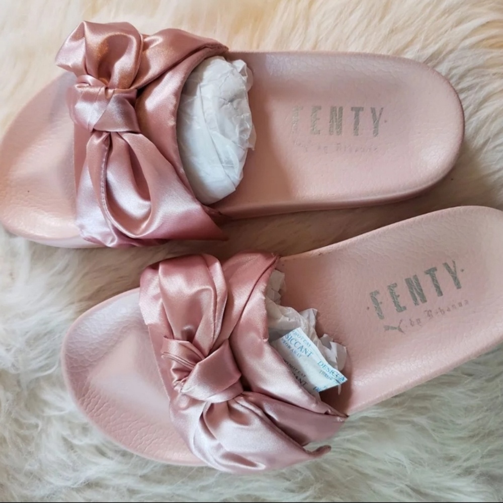 SOLD Fenty Bow slides pink
